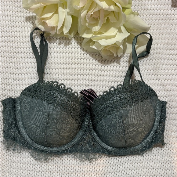 Victoria's Secret Other - Victoria's Secret Lace Underwire Bra